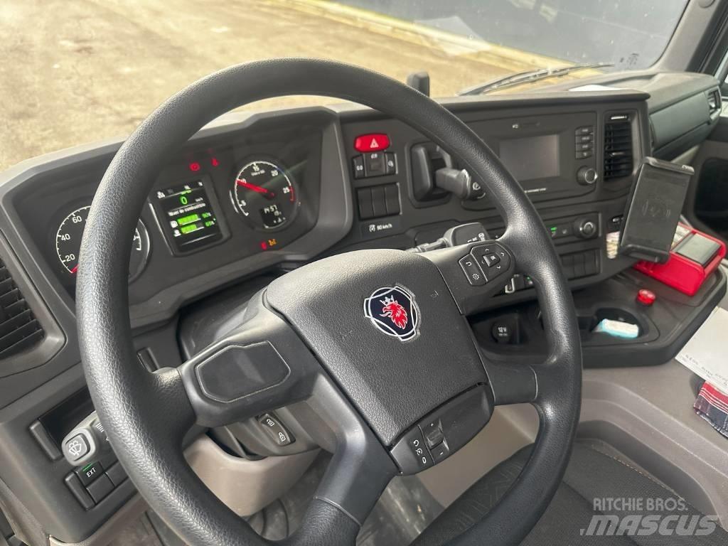Scania P 370 Lastbil med kran