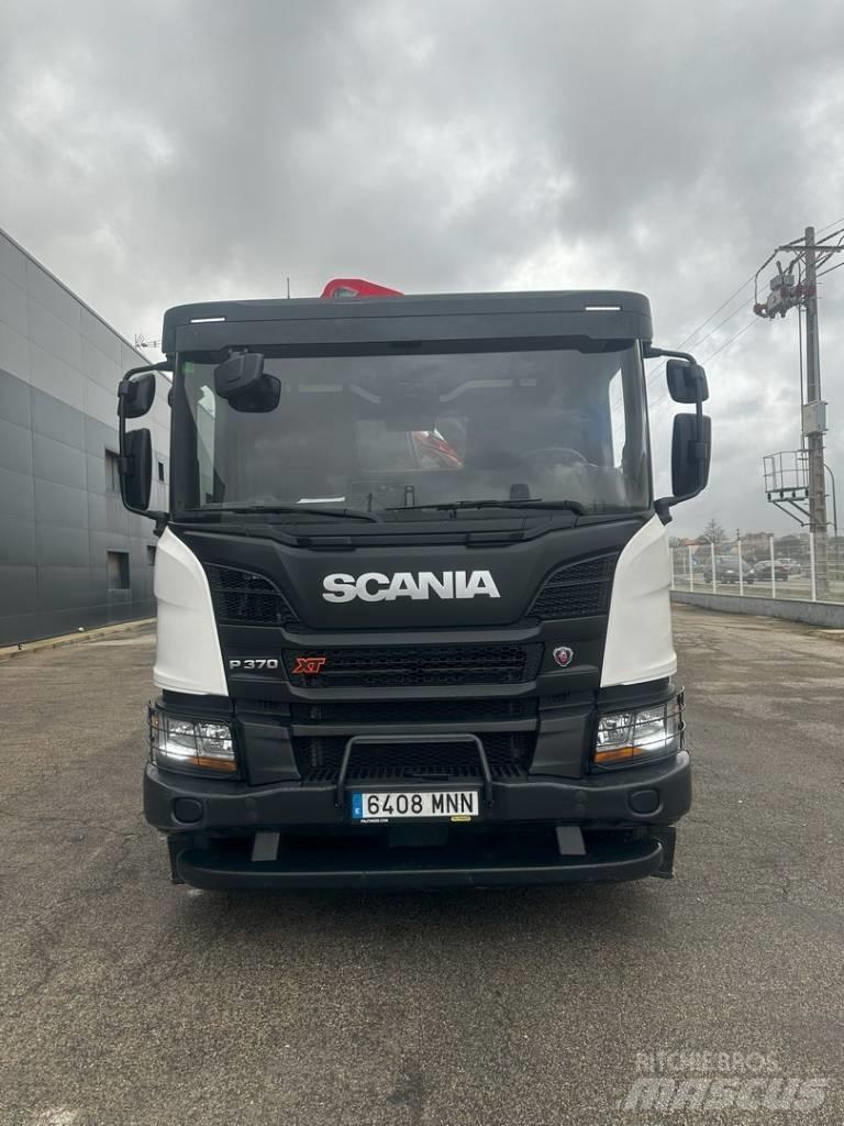 Scania P 370 Lastbil med kran