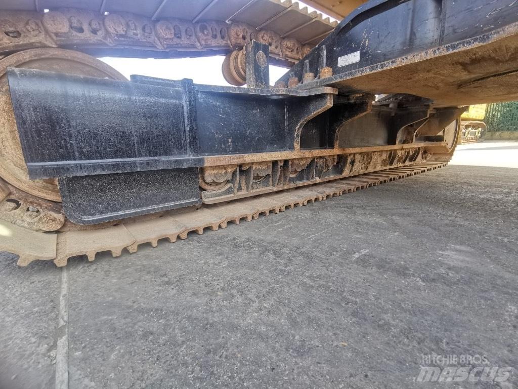 CAT 352 Gravemaskiner på larvebånd