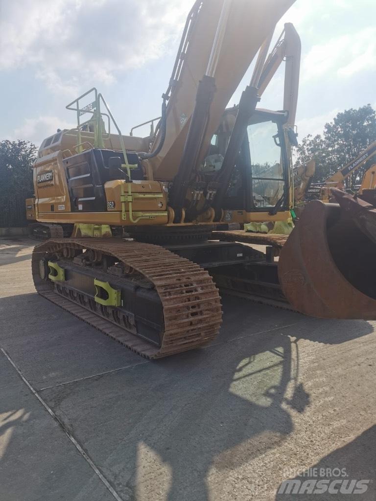 CAT 352 Gravemaskiner på larvebånd