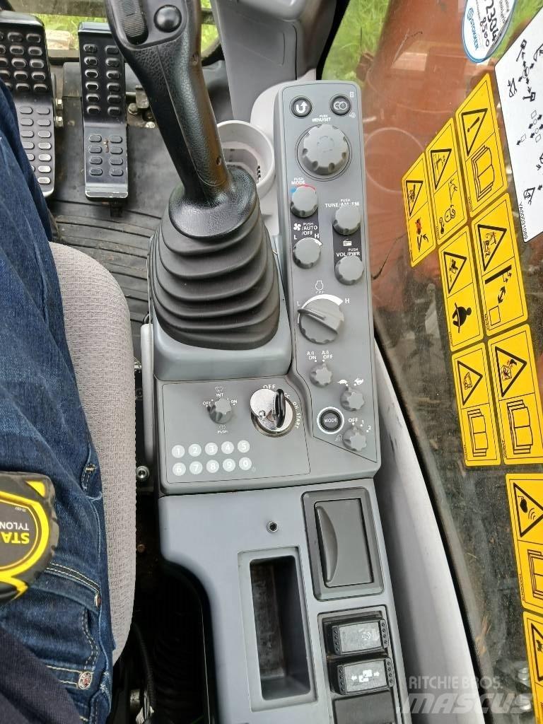 Hitachi ZX 135 US-6 Gravemaskiner på larvebånd