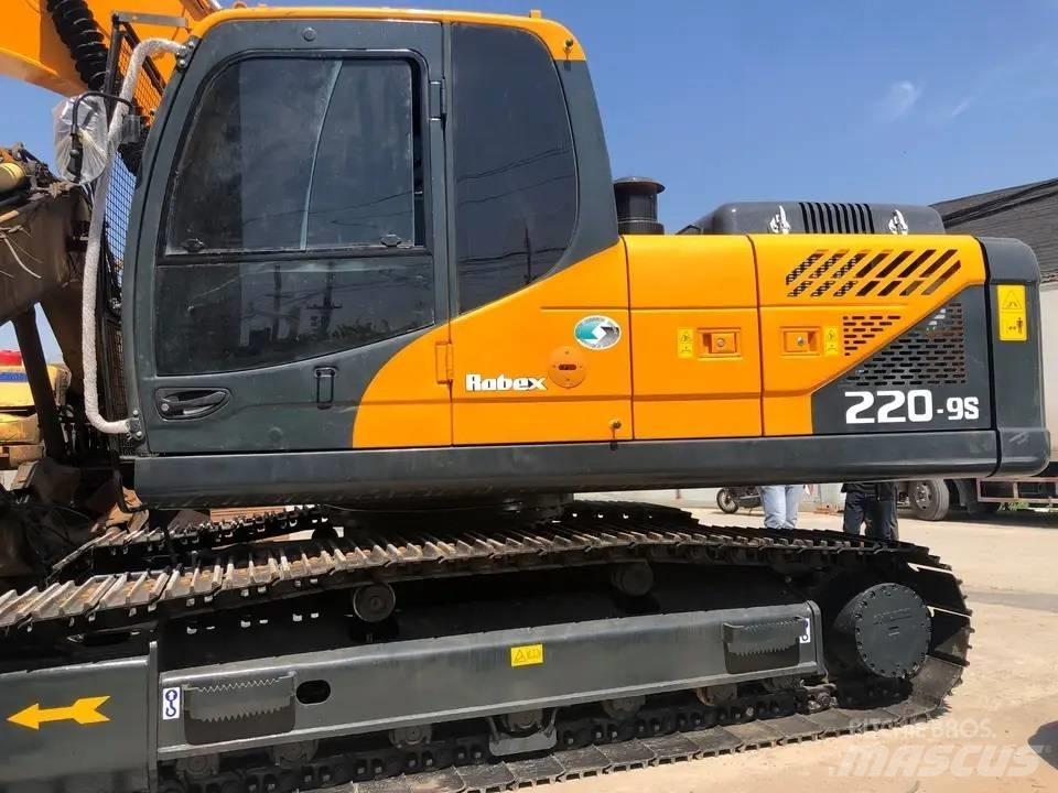 Hyundai R220-9s Gravemaskiner på larvebånd