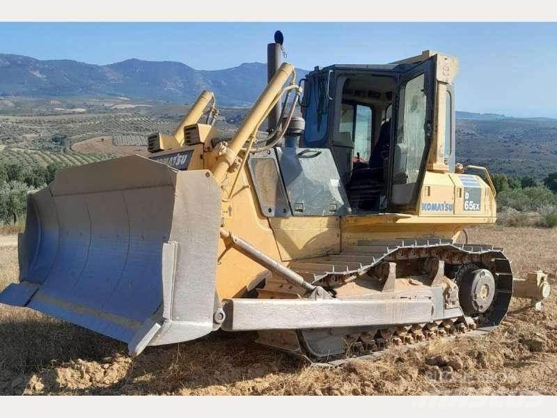 Komatsu D65EX-15 Bulldozer på larvebånd
