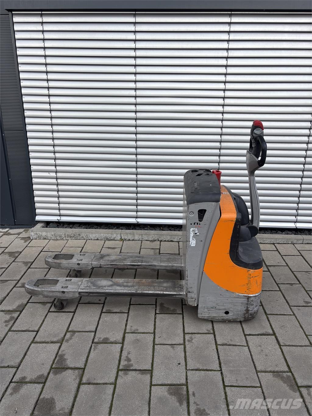 Still EXU16 Gaffelstabler med gående fører