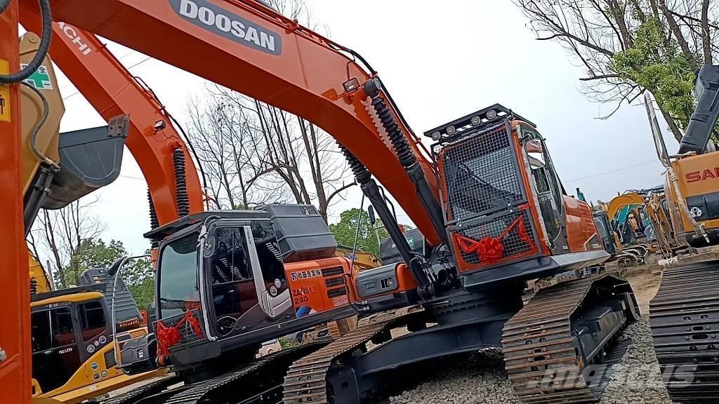 Doosan DX 225 LC Gravemaskiner på larvebånd
