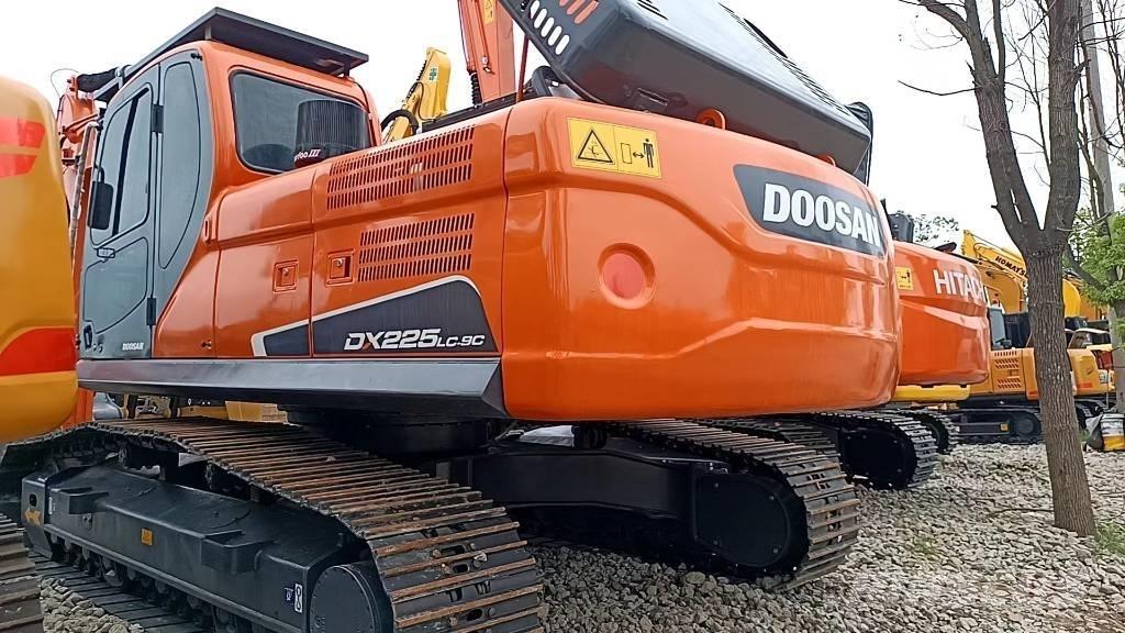 Doosan DX 225 LC Gravemaskiner på larvebånd