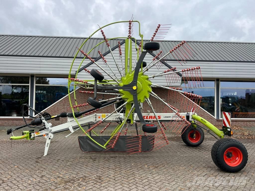 CLAAS Liner 2900 Hømaskiner