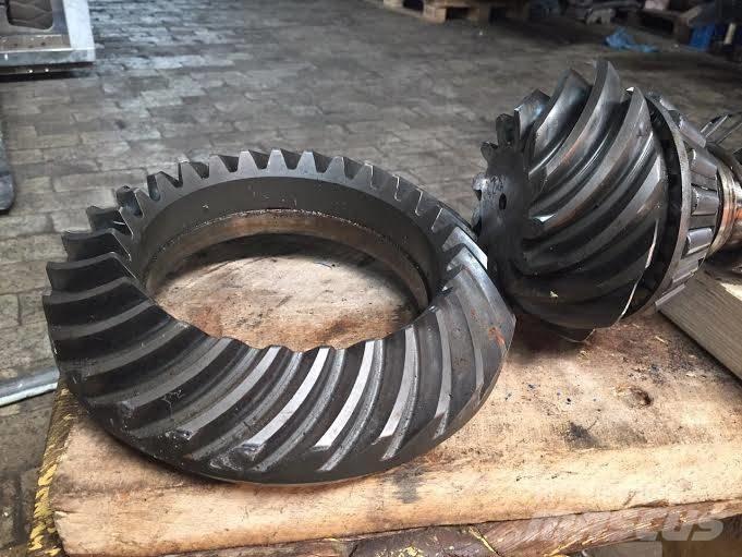  Pair of two GEARS Chassis og suspension