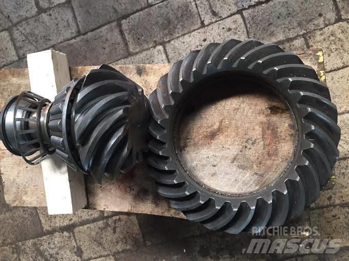  Pair of two GEARS Chassis og suspension