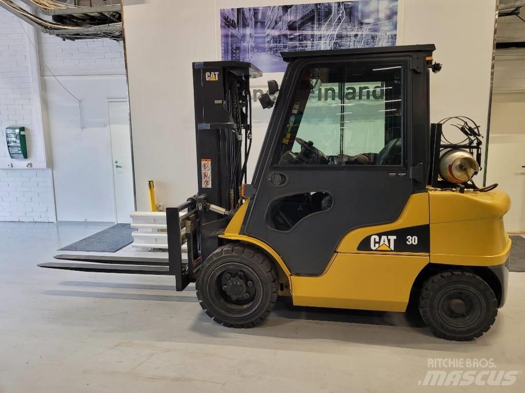 CAT GP 30 N LPG gaffeltrucks