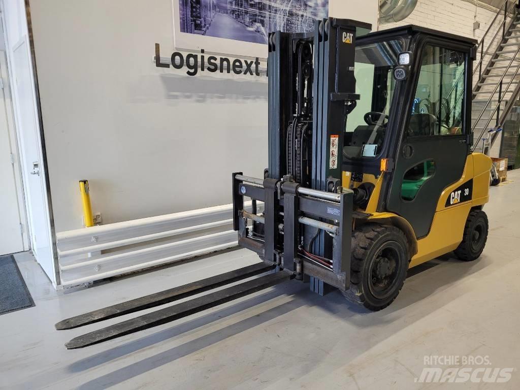 CAT GP 30 N LPG gaffeltrucks