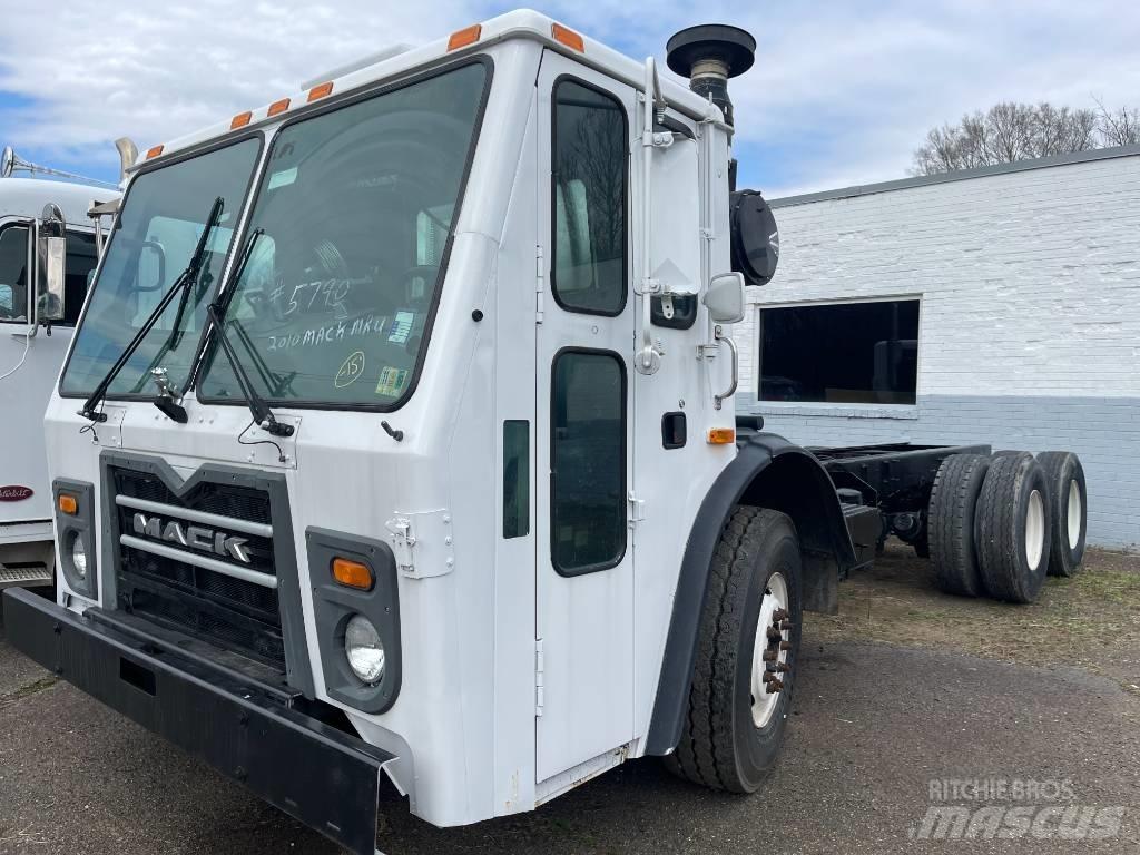 Mack LEU613 Chassis