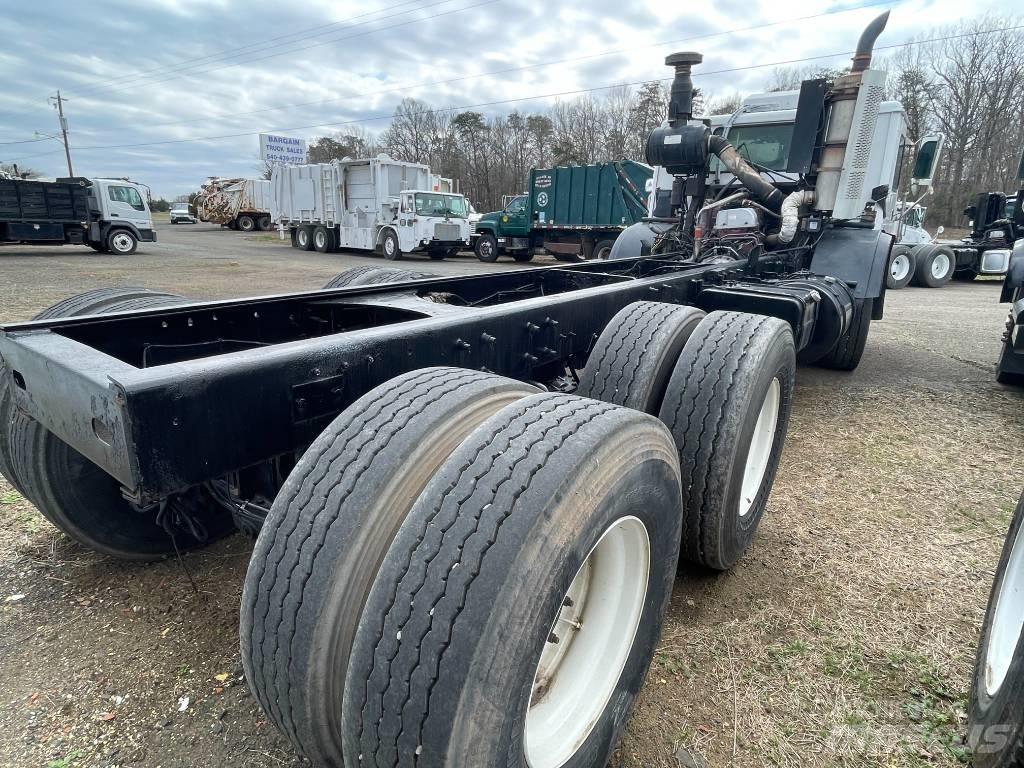 Mack LEU613 Chassis