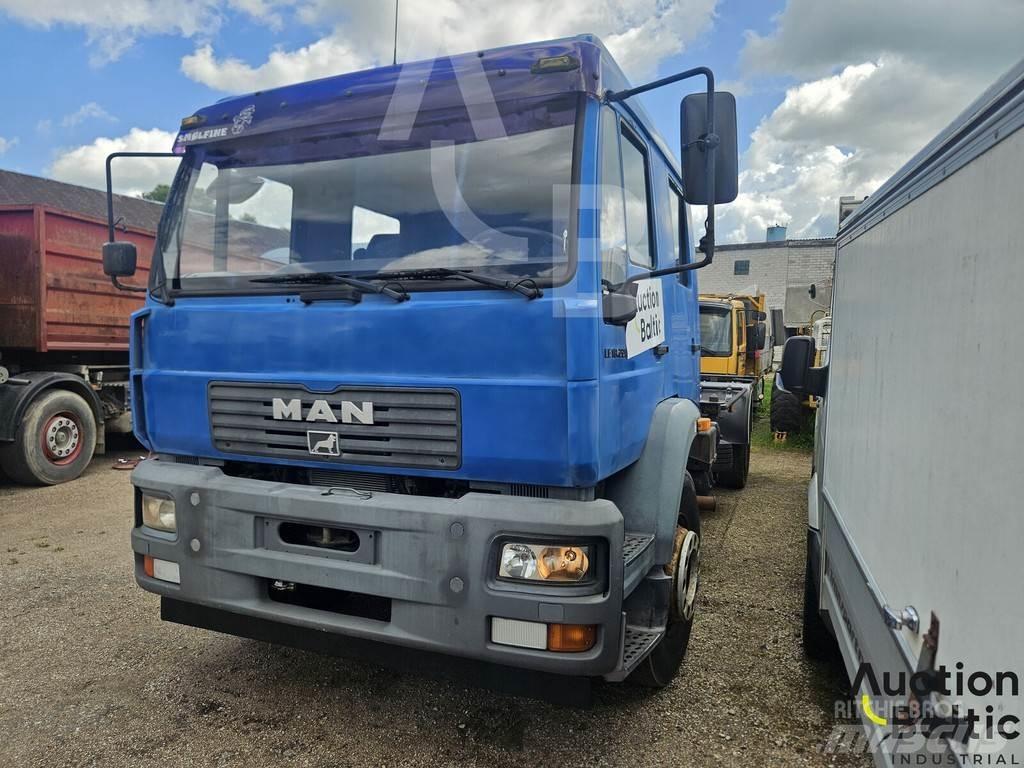 MAN 18.225 Chassis