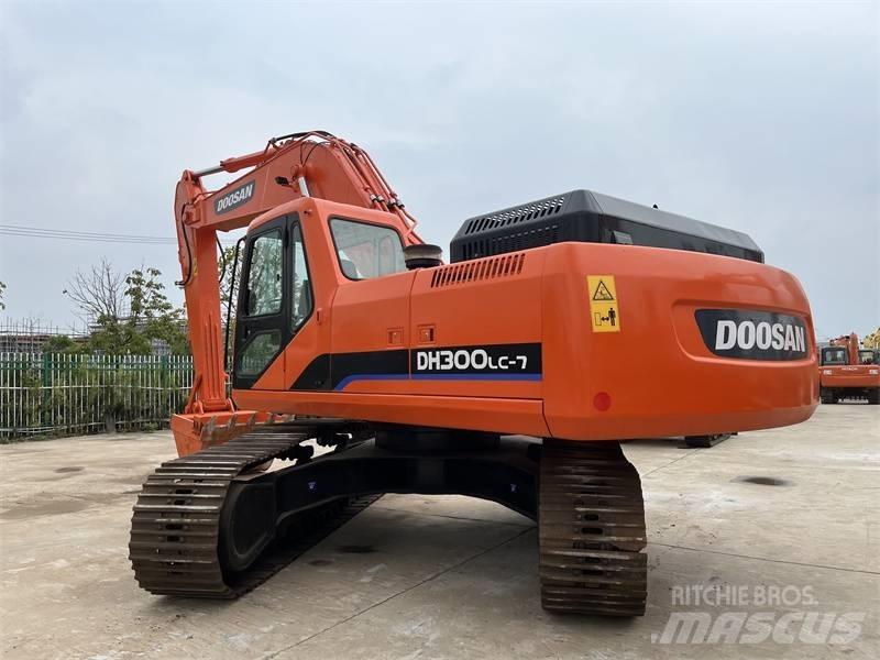 Doosan 300 Gravemaskiner på larvebånd