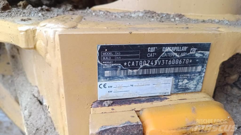 CAT 745 Terrængående lastbiler