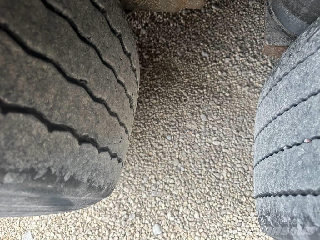 Krone SD Semi-trailer med Gardinsider