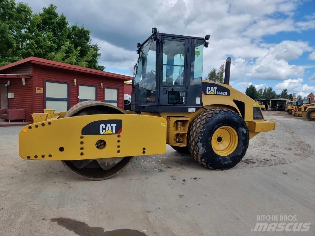 CAT CS 683 E Enkelt tromle