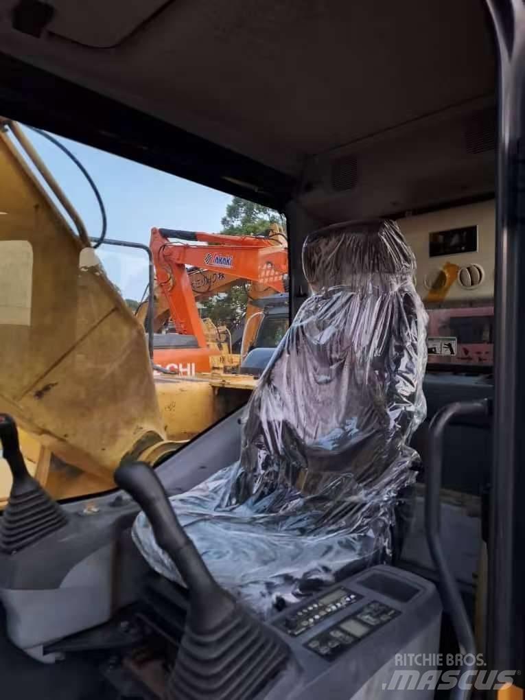Komatsu PC 200-7 Gravemaskiner på larvebånd