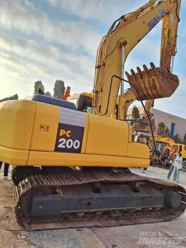 Komatsu PC 200-7 Gravemaskiner på larvebånd