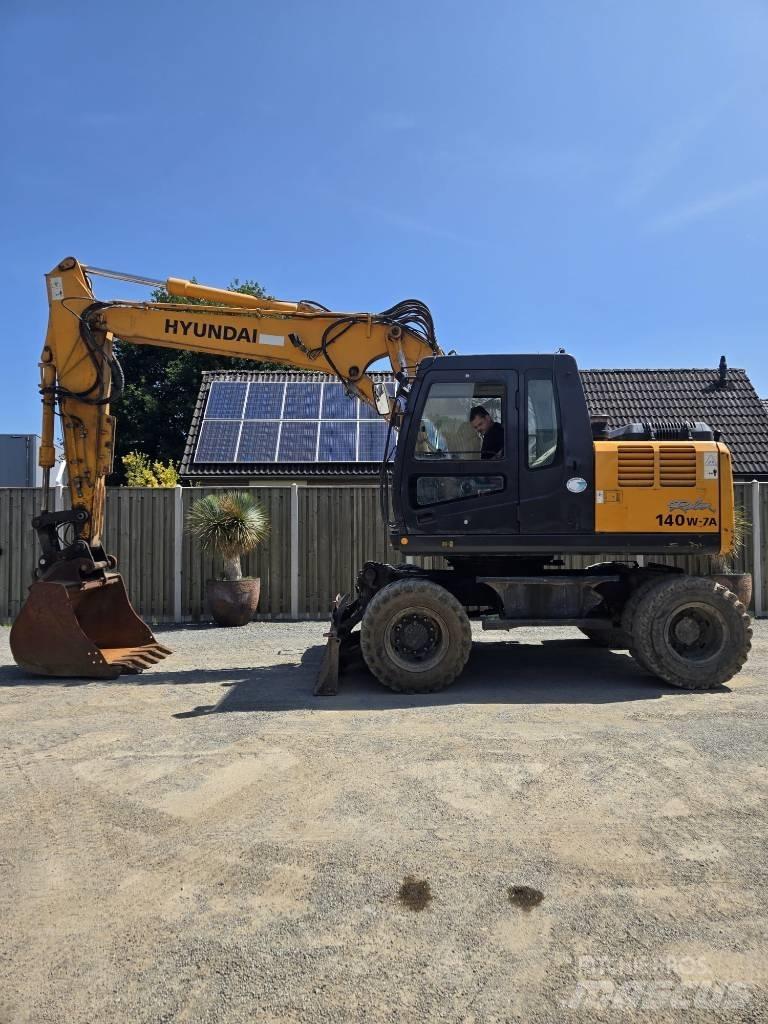 Hyundai Robex 140 W Gravemaskiner på hjul