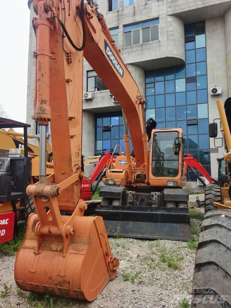 Doosan DH 210 W-7 Gravemaskiner på hjul