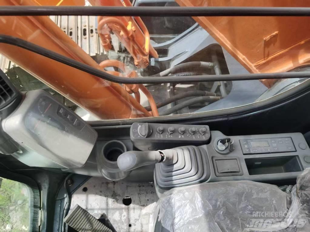 Hitachi ZX 200 Gravemaskiner på larvebånd