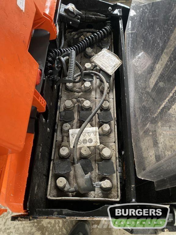 BT SWE120 Gaffelstabler med gående fører