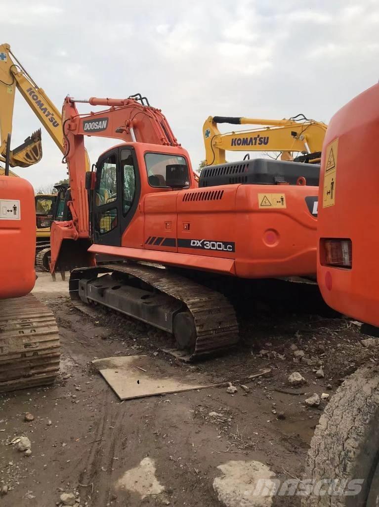 Doosan DX 300 Gravemaskiner på larvebånd