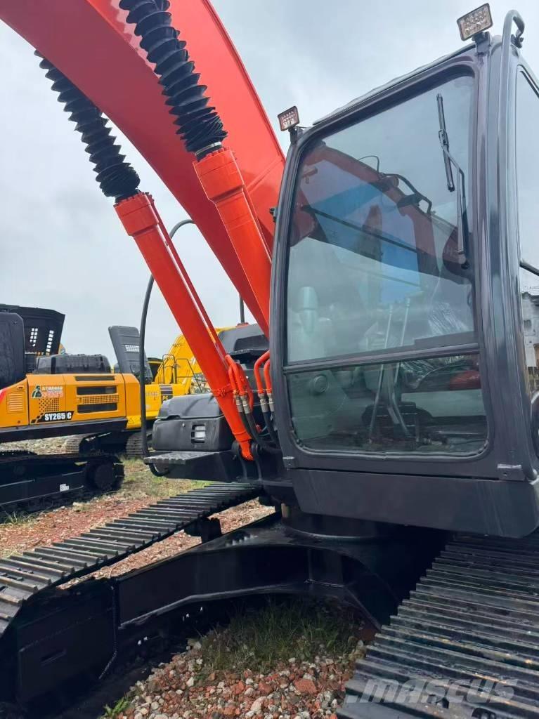Hitachi ZX 200 Gravemaskiner på larvebånd
