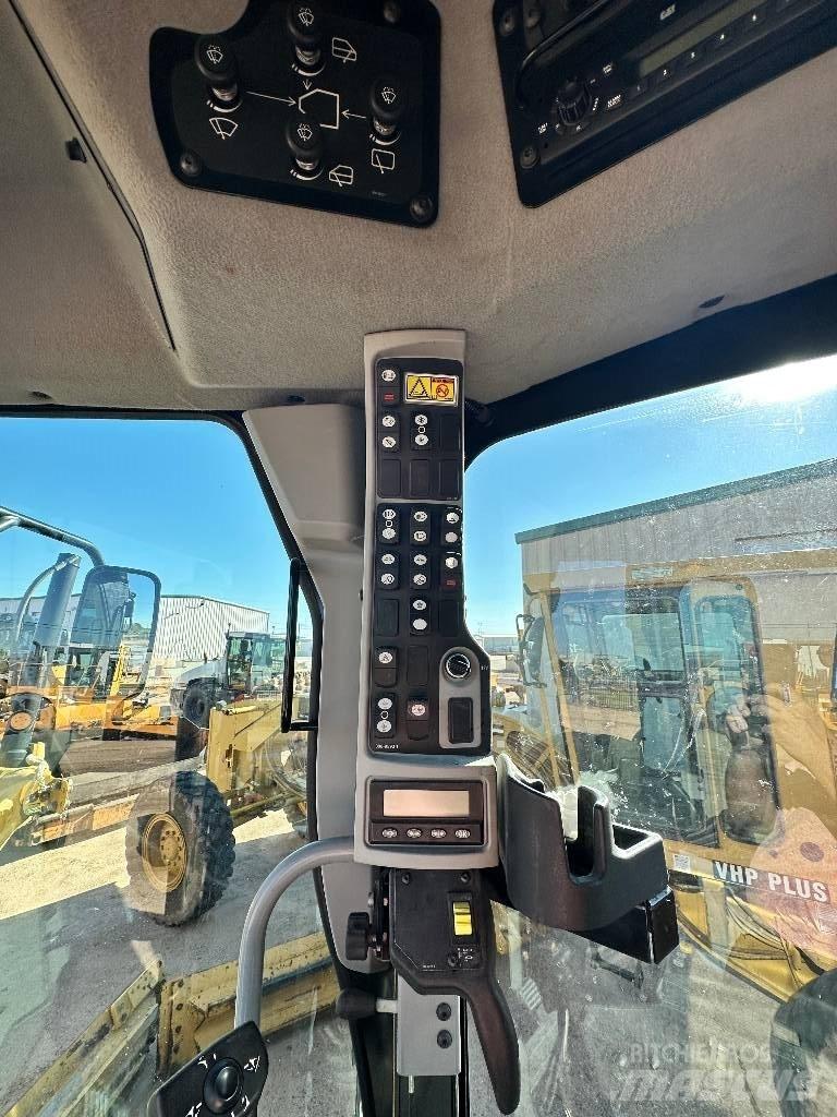 CAT 12 M 2 Vejhøvle / Gradere