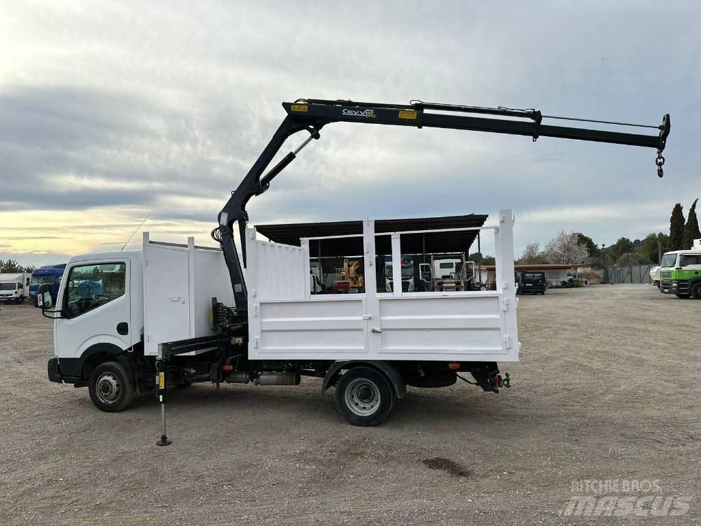 Nissan NT 400 Lastbil med kran