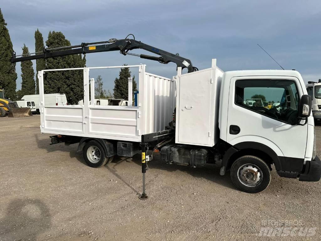 Nissan NT 400 Lastbil med kran