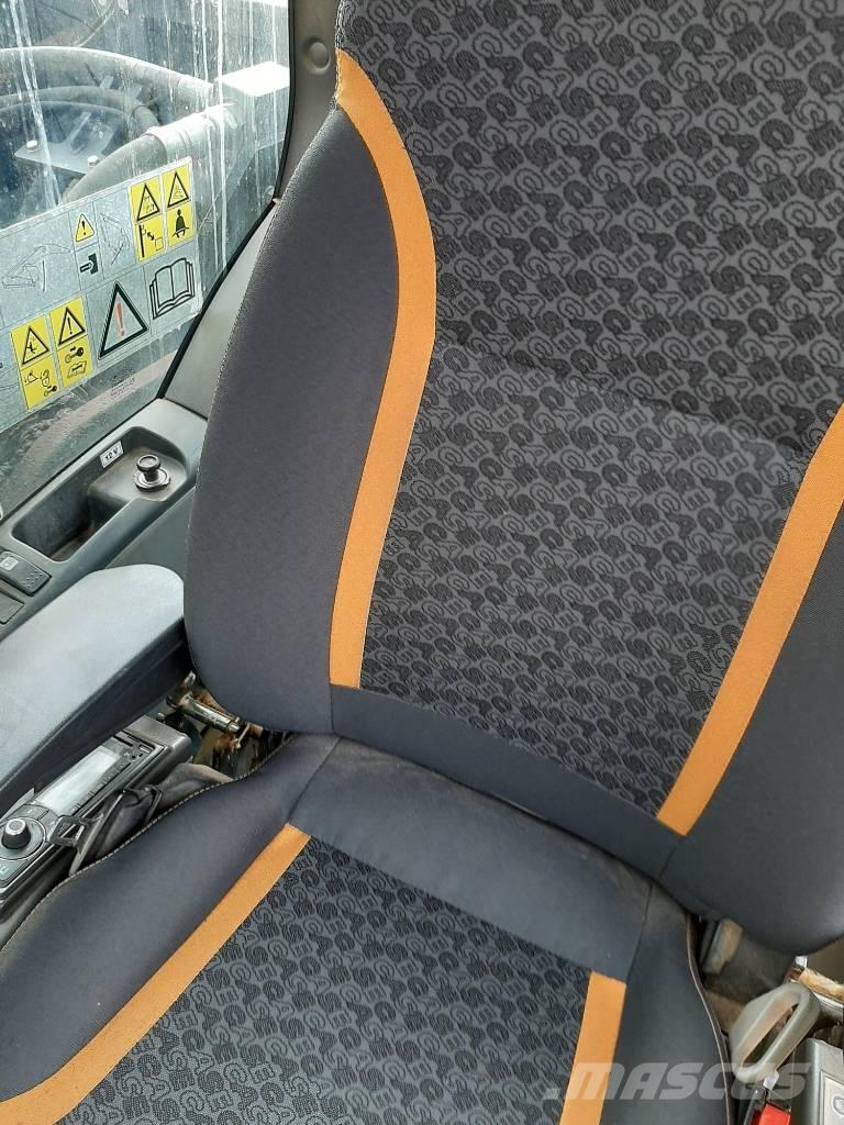 CASE CX 300 D Trucks - Andet