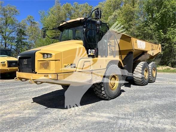CAT 730 Terrængående lastbiler