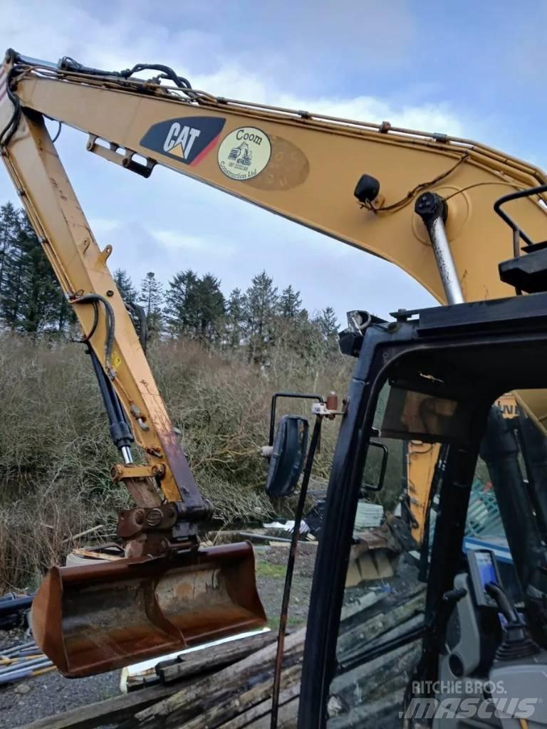 CAT 320 E Gravemaskiner med lang gravebom