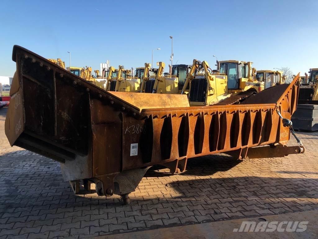 CAT D9U Blade Klinger