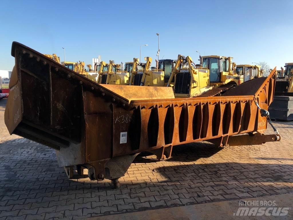 CAT D9U Blade Klinger