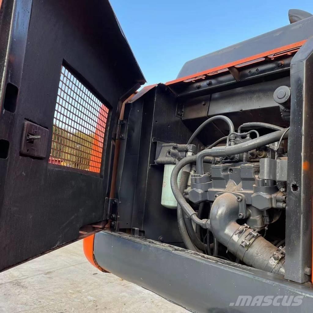 Hitachi ZX200 Gravemaskiner på larvebånd