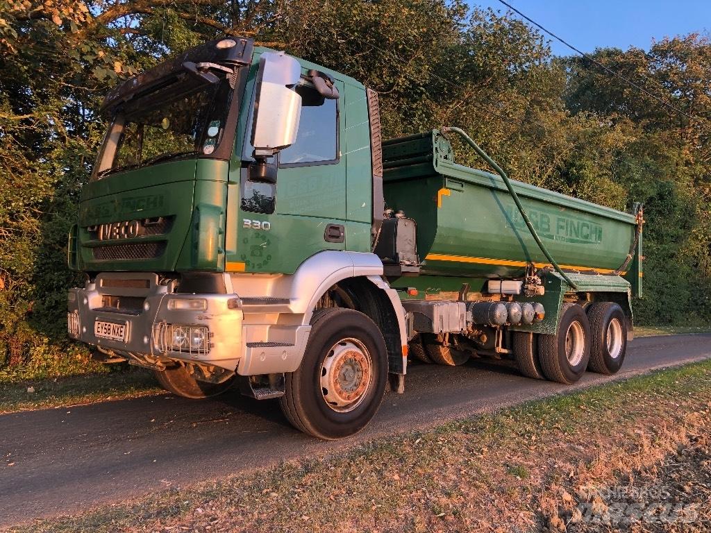 Iveco AD 260 T33 Lastbiler med tip