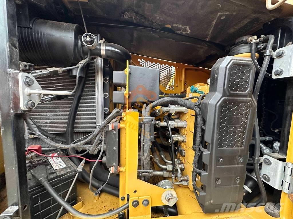 CAT 310 Gravemaskiner på larvebånd