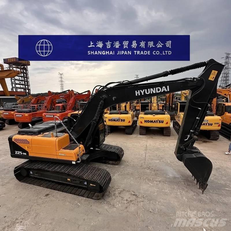 Hyundai R225 Gravemaskiner på larvebånd