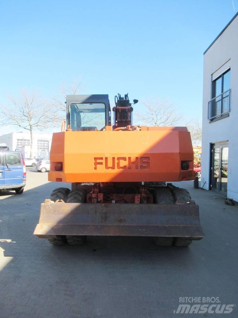 Fuchs 712M Gravemaskiner på hjul