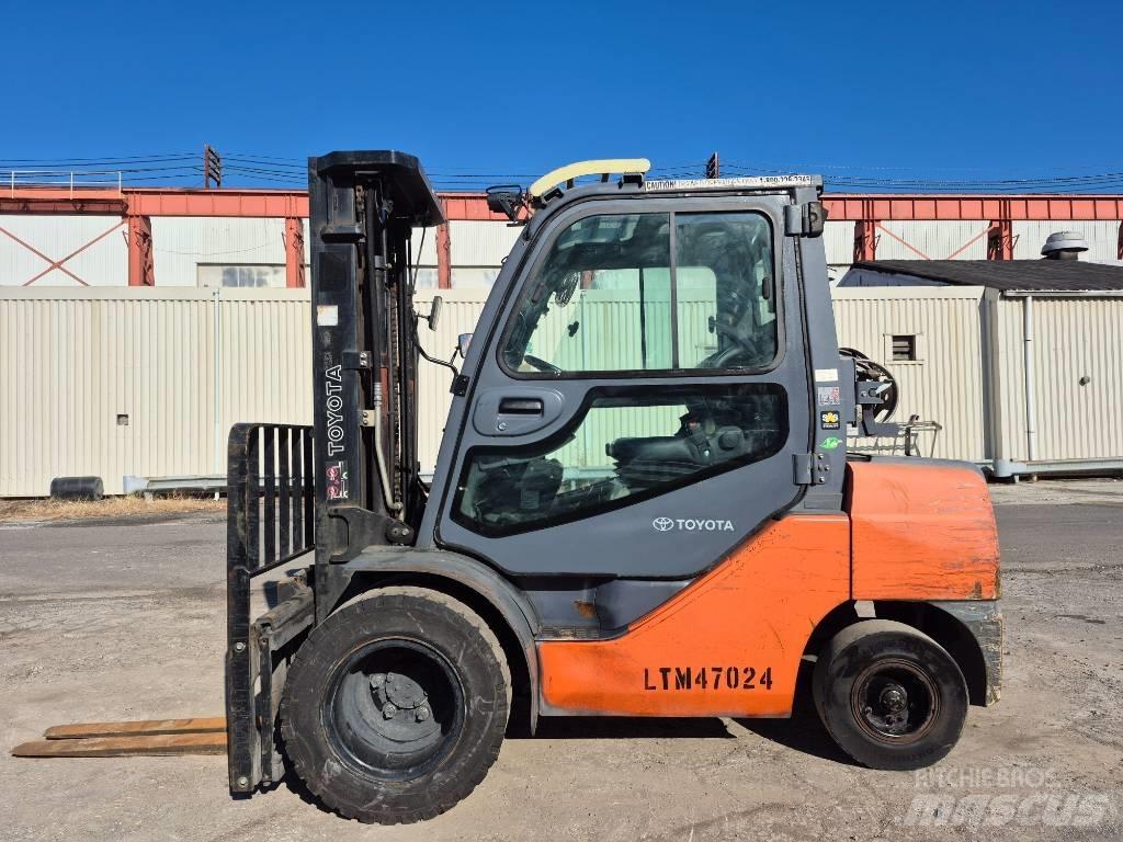 Toyota 8 FGU 30 Gaffeltrucks - andre