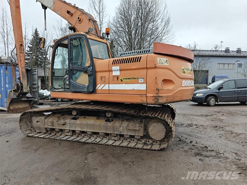 Doosan DX 225 LC Gravemaskiner med lang gravebom