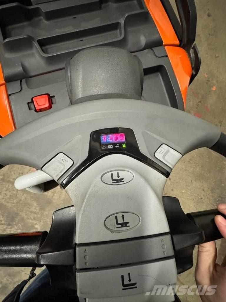 Toyota SPE160L Gaffelstabler med gående fører