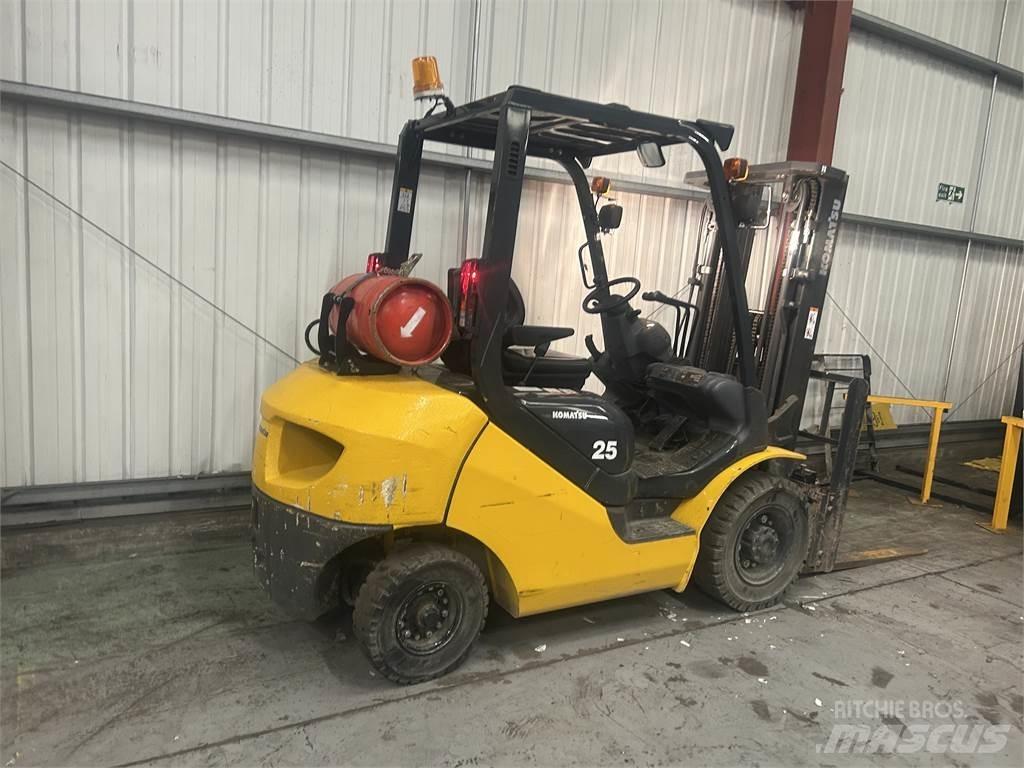 Komatsu FG25HT-17 LPG gaffeltrucks