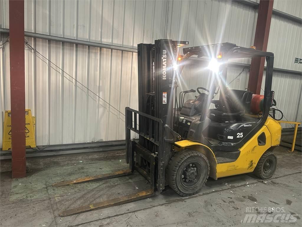 Komatsu FG25HT-17 LPG gaffeltrucks