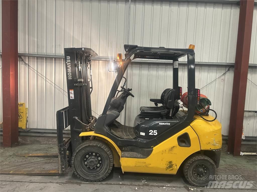 Komatsu FG25HT-17 LPG gaffeltrucks