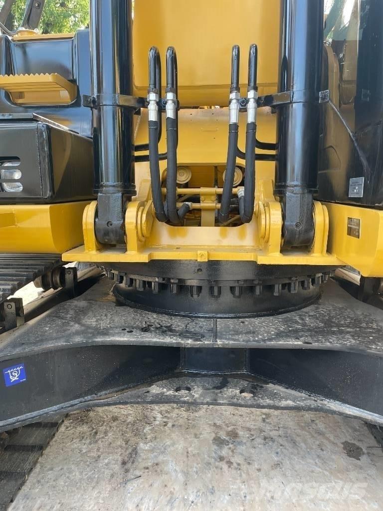 CAT 330 Midi-gravemaskiner 7t - 12t
